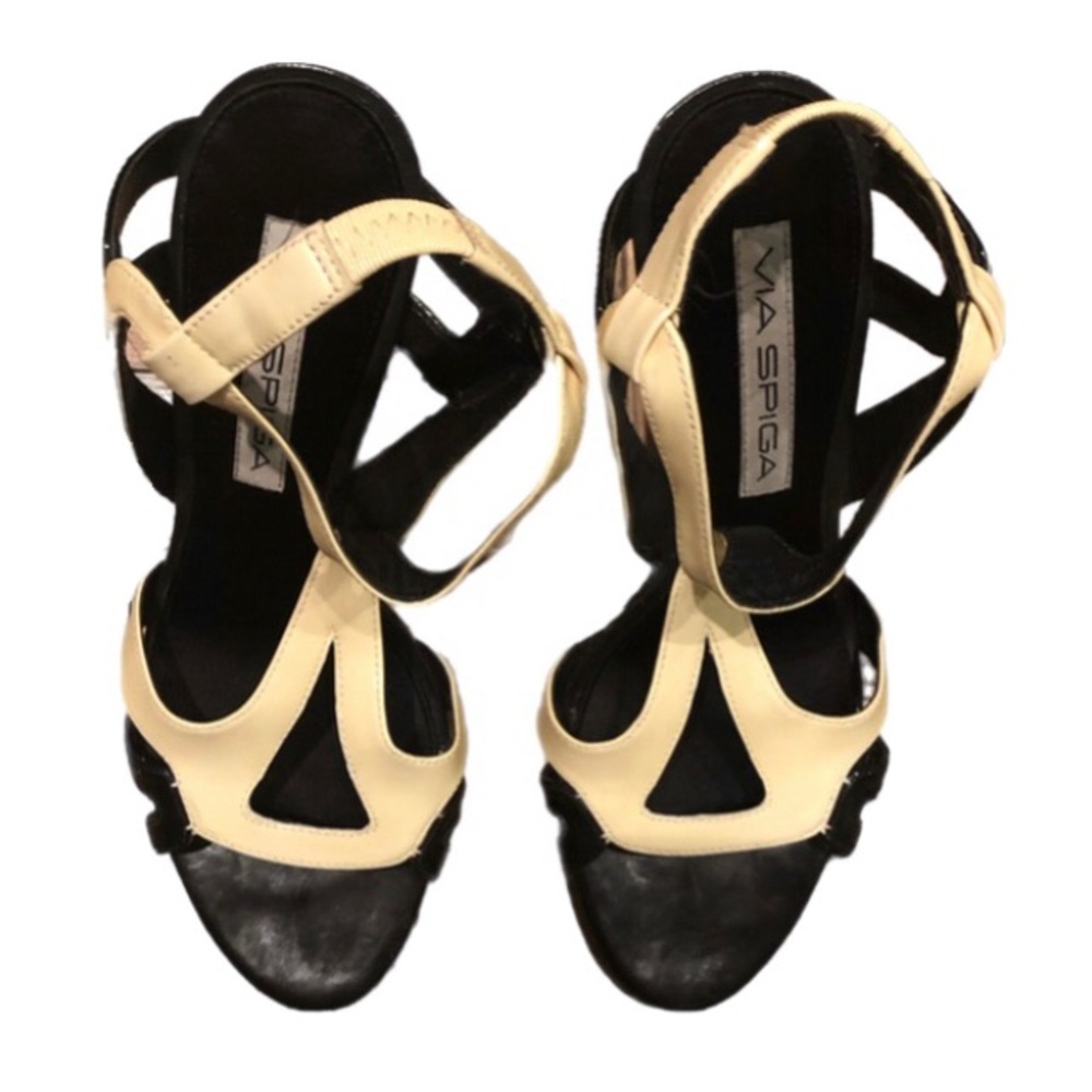 Via Spiga Black and White Cut Out Patent Leather Heels Size 6.5